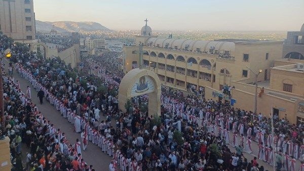 آلاف الأقباط يتوافدون على دير درنكة للاحتفال بـ
