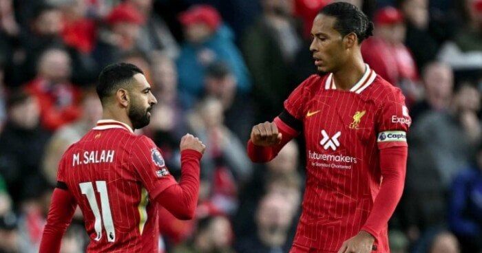 نجم ليفربول يشيد بـ محمد صلاح: «جناح طائر يتحمل المسؤولية»