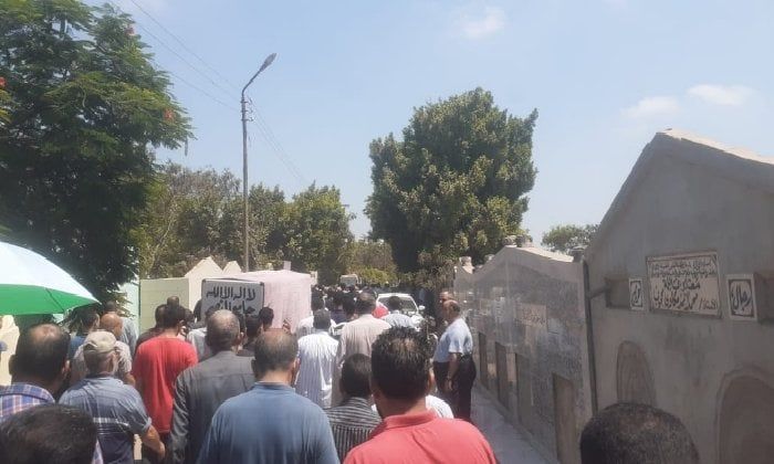 تشييع جنازة «ربة منزل ونجلتها» ضحايا عقار الزقازيق المنهار بـ الشرقية