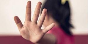 غدر الصحاب .. حنين تتعرض للإعتداء والضرب على يد 10 من زميلاتها - الكويت الاخباري
