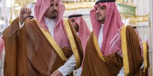 وزير الداخلية يزور المسجد النبوي ويؤدي الصلاة في الروضة الشريفة - الكويت الاخباري