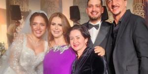 حبيبتي وبنت حبيبتي.. دنيا عبدالعزيز تهنئ رنا رئيس بحفل زفافها - الكويت الاخباري
