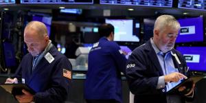 «وول ستريت» تتراجع بانتظار قرار «الفيدرالي».. وسهم «بالانتير» يهوي 12% - الكويت الاخباري