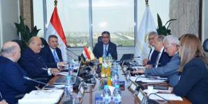 وزير التموين يبحث مع رئيس مجلس إدارة شركة الزيوت المستخلصة سبل تعزيز الإنتاج وتحقيق الاستقرار في السوق المحلي - الكويت الاخباري