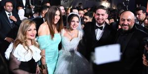 تألقت كالأميرات بفستان للبحيري استغرق 5 شهور ..  نجوم الفن يحتفلون بزفاف رنا رئيس ويسري - الكويت الاخباري