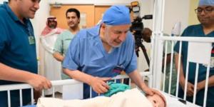 صور| بدء عملية فصل التوأم الطفيلي المصري محمد عبدالرحمن جمعة - الكويت الاخباري