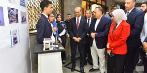 محافظ أسيوط ورئيس الجامعة يفتتحان معرض اختيار أفضل تصميم لمنافذ البيع المتنقلة - الكويت الاخباري