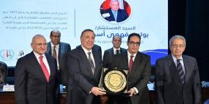 جامعة القاهرة تكرم وزير العدل ورؤساء الهيئات القضائية - الكويت الاخباري