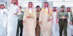 مُحافظ جدة يتفقّد سير العمل في مجمع صالات الحج بمطار الملك عبدالعزيز - الكويت الاخباري
