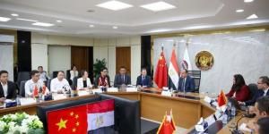 وزير قطاع الأعمال  يستقبل وفدًا صينيًا يضم 37 مستثمرًا وممثلًا لكبرى شركات الغزل - الكويت الاخباري
