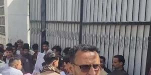 أقارب الطفل مرسال عيدروس يتظاهرون أمام النيابة العامة في تعز للمطالبة بحقه ومحاسبة قاتله - الكويت الاخباري