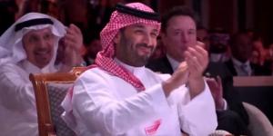 شاهد| سعادة وتصفيق حار من ولي العهد بعد إعلان رفع العقوبات عن سوريا - الكويت الاخباري