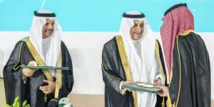 أمير تبوك يرعى حفل تخريج الدفعة الـ 19 من طلاب وطالبات جامعة تبوك - الكويت الاخباري