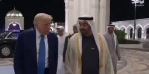 شاهد | الرئيس الإماراتي يستقبل ترامب في قصر الوطن بأبوظبي - الكويت الاخباري