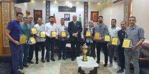 مدير التعليم بالقليوبية يكرم فريق كرة القدم لفوزه ببطولة الدوري العام - الكويت الاخباري