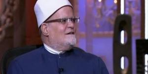 ما حكم من نسي التشهد الأوسط وقام للركعة الثالثة؟.. د. عطية لاشين يوضح - الكويت الاخباري