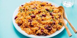 وصفة نباتية لذيذة الأرز الإسباني بالفاصولياء الحمراء - الكويت الاخباري