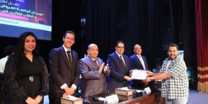 عبد الصادق:المسرح الجامعي أداة تربوية فعّالة تسهم في صقل شخصية الطلاب - الكويت الاخباري