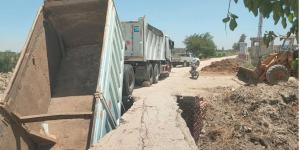 بسبب مقطورة.. إنهيار جزئي لكوبري العبد بأبو المطامير بالبحيرة - الكويت الاخباري