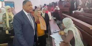 نائب رئيس جامعة الأزهر يتفقد لجان امتحانات الفصل الدراسي الثاني - الكويت الاخباري