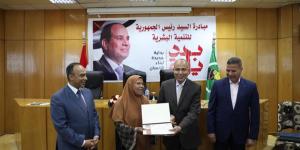 في يوم الوفاء والعرفان.. محافظ المنيا يكرم عددًا من العاملين بالديوان العام لبلوغهم سن المعاش - الكويت الاخباري