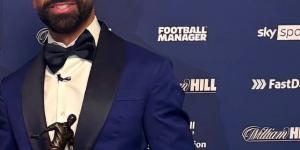 محمد صلاح يتسلم جائزة رابطة الكتاب الإنجليزية.. ويعلن طموحه لتحطيم الرقم القياسي - الكويت الاخباري