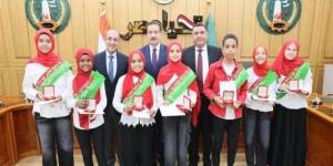 محافظ المنوفية يُكرم مدرسة جريس الإبتدائية لفوزها بالمركز الأول في مسابقة أوائل الطلبة على مستوى الجمهورية - الكويت الاخباري