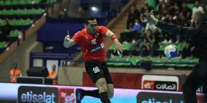 شاهد .. لحظة تسلم لاعبى الأهلى كأس الكؤوس الإفريقية لكرة اليد - الكويت الاخباري
