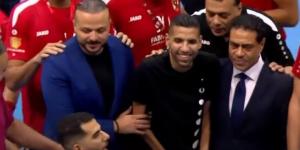 فيديو .. مؤمن زكريا يحتفل مع لاعبى الأهلى بكأس الكؤوس الإفريقية - الكويت الاخباري