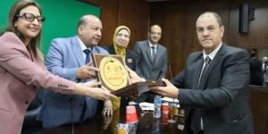 كلية الاقتصاد والعلوم السياسية بجامعة القاهرة تنظم ملتقى التوظيف 2025 - الكويت الاخباري