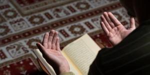 هل تحلم بدعوة لا تُرد؟.. هذه الشروط تحققها لك «فيديو» - الكويت الاخباري