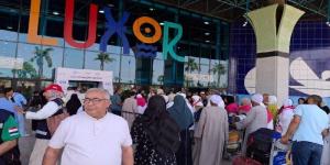 مدير التضامن الاجتماعي بالأقصر يودع الفوج الأول من حجاج الجمعيات - الكويت الاخباري