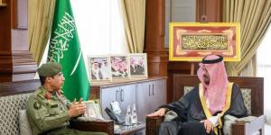أمير المدينة يستعرض جهود الجوازات في خدمة الحجاج عبر المنافذ - الكويت الاخباري