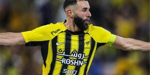 شاهد .. بنزيما يرفع الكأس الذهبى بعد التتويج بالدورى السعودى - الكويت الاخباري