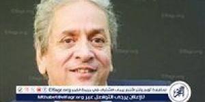 في عمر السبعين.. المخرج عمر عبد العزيز يبدأ فصلًا جديدًا في حياته بزواج مفاجئ ومسيرة فنية حافلة - الكويت الاخباري