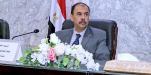 محافظ سوهاج يتفقد عددا من مشروعات التطوير والتجميل ويتابع الوضع العام بالشارع - الكويت الاخباري