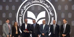 رئيس هيئة الاستثمار يكرم العاملين الممتميزين مهنياً ورياضياً وفنياً - الكويت الاخباري