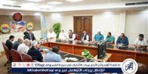 تفاصيل اجتماع محافظ مطروح استجابة لشكاوى المواطنين المستمرة من أزمة المياة - الكويت الاخباري