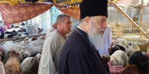 مبادرة للمحبة.. من هو القمص يؤنس اديب الدى قام بشراء أضحية عيد الأضحى؟ - الكويت الاخباري