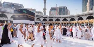 توافد الحجاج على المسجد الحرام لأداء طواف القدوم - الكويت الاخباري