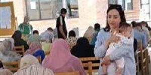 حملت الطفلة بدلًا من والدتها لتؤدي الامتحان.. موقف إنساني مؤثر من مراقبة لجنة بجامعة بورسعيد - الكويت الاخباري