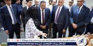 محافظ مطروح يكرم مسؤولي المرأة بمركز التنمية المستدامة ويشيد بالمنتجات البيئية - الكويت الاخباري