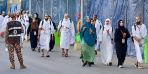 حُجِّاج بيت الله الحرام يتوافدون إلى مشعر منى لقضاء يوم التروية - الكويت الاخباري