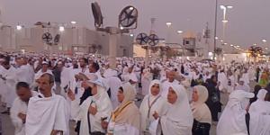 مشهد مهيب جبل عرفات يكتسى باللون الأبيض وسط تهليل وتكبير ضيوف الرحمن - الكويت الاخباري