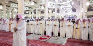 نائب أمير الرياض يؤدي صلاة عيد الأضحى - الكويت الاخباري