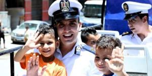 «بيصبح علينا العيد».. الداخلية تُشارك المواطنين الاحتفال بعيد الأضحى المبارك (فيديو) - الكويت الاخباري