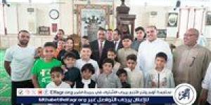 محافظ مطروح يؤدي صلاة العيد وسط الأهالي بالمسجد الكبير - الكويت الاخباري