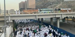 الحجيج يتوافدون لرمي جمرة العقبة في أول أيام عيد الأضحى - الكويت الاخباري