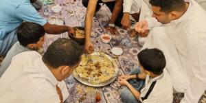 موائد جماعية من 60 عاما تحيي موروث عيد الأضحى بالدرب - الكويت الاخباري