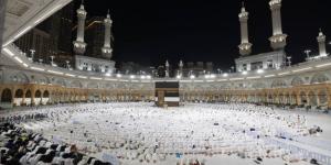 ضيوف الرحمن يؤدون طواف الإفاضة بأجواء إيمانية - الكويت الاخباري